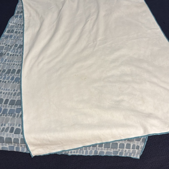 Manduka equa Yoga Mat Towel - Picture 9 of 10